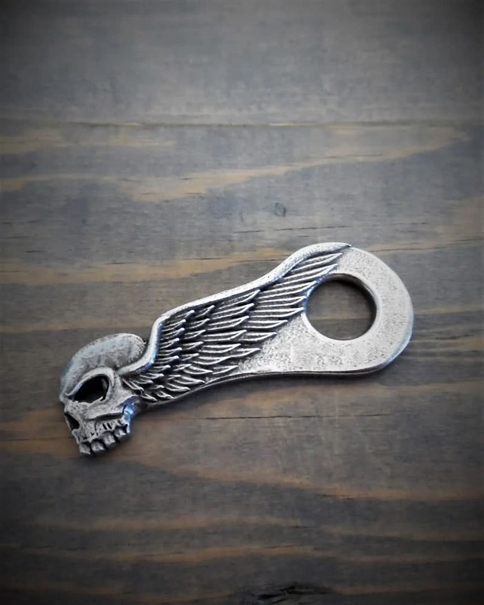 BBH-3 Skull Wing Bell Hanger