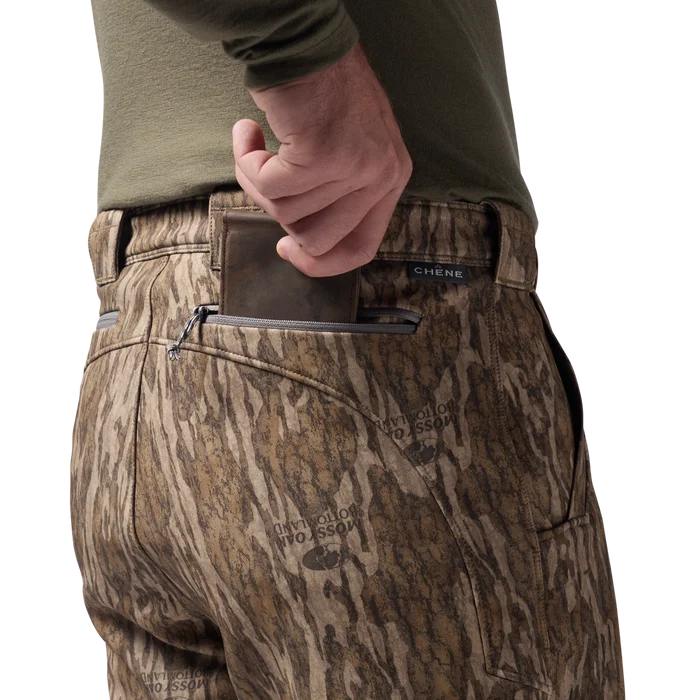 Bonded Fleece Field Pant in Mossy Oak Bottomland, on model #mossy_oak_bottomland