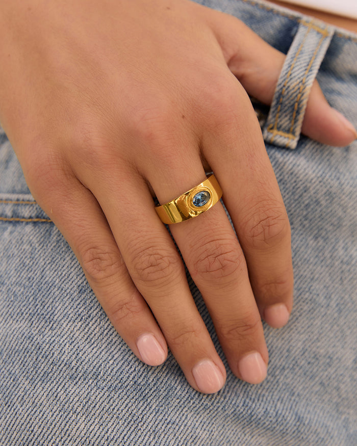 Neve Gold Ring - Sapphire