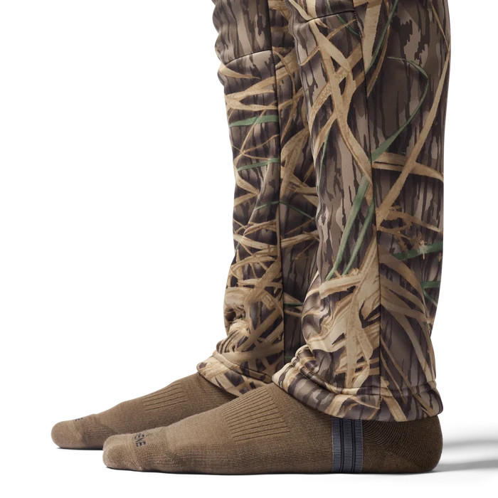 Sherpa Fleece Wader Pant in Mossy Oak Original Shadow Grass, on model #mossy_oak_original_shadow_grass