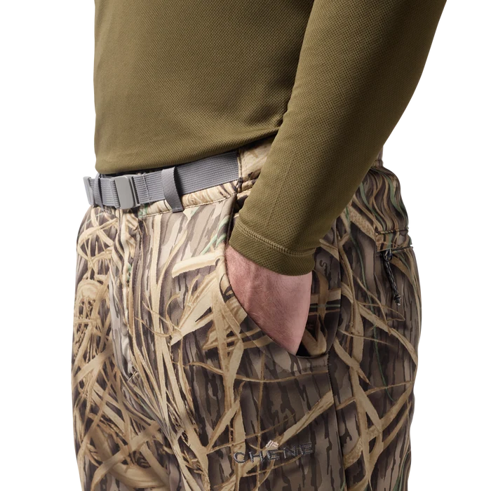 Sherpa Fleece Wader Pant in Mossy Oak Original Shadow Grass, on model #mossy_oak_original_shadow_grass