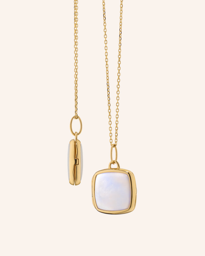 18K Yellow Gold with Mother of Pearl / 17" Yellow Gold Chain